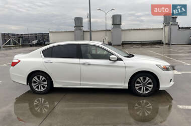 Седан Honda Accord 2012 в 