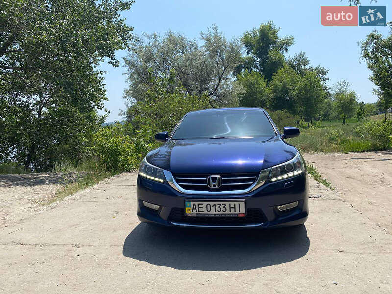 Седан Honda Accord 2013 в 