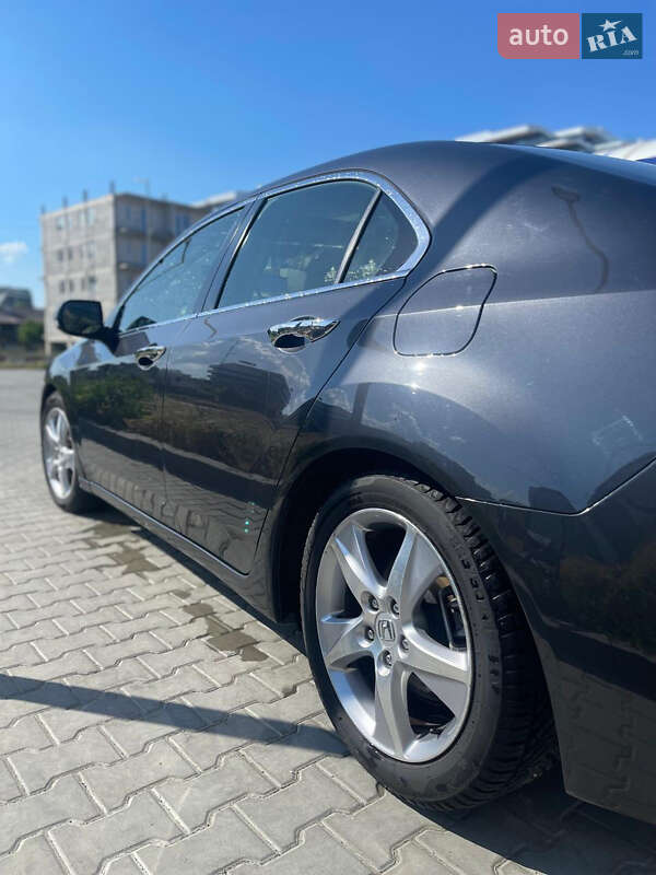 Седан Honda Accord 2012 в Рені