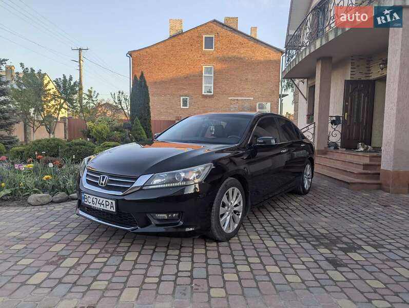 Седан Honda Accord 2013 в Львові