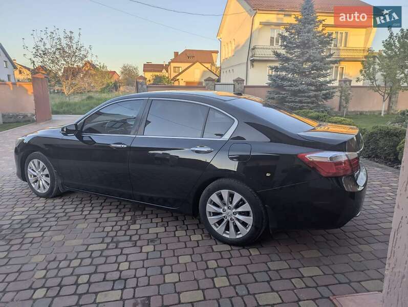 Седан Honda Accord 2013 в Львові