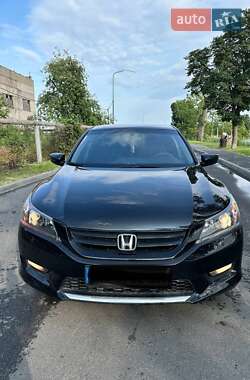 Седан Honda Accord 2015 в 