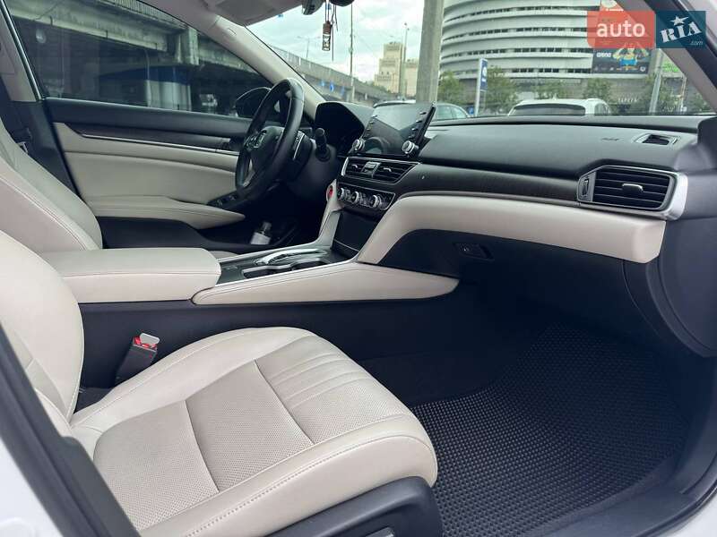Седан Honda Accord 2018 в Днепре
