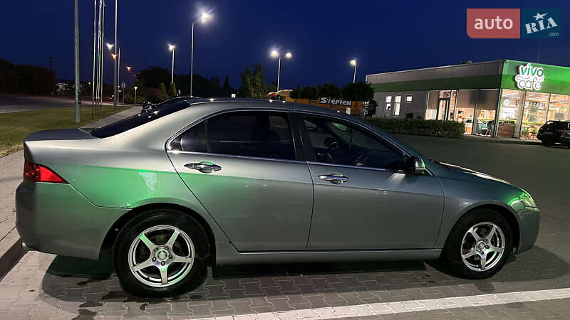 Седан Honda Accord 2004 в 
