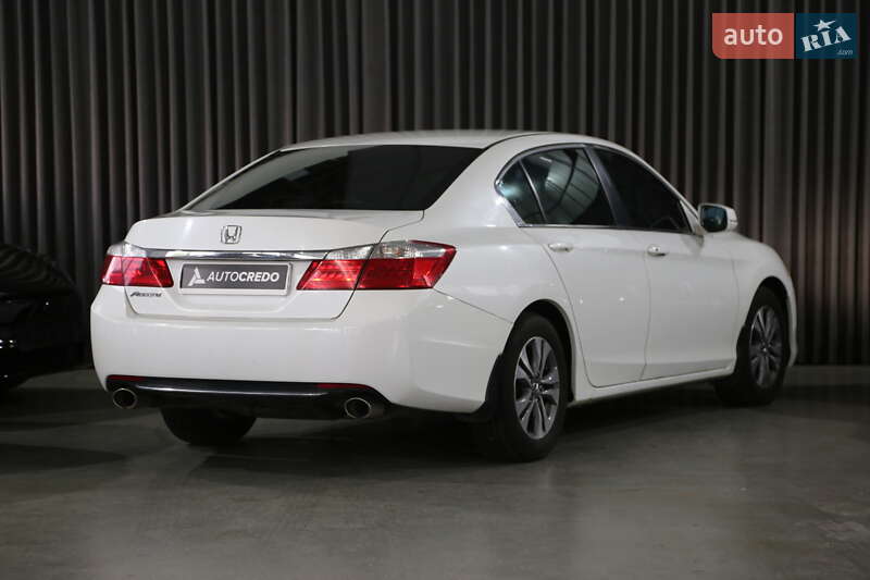 Седан Honda Accord 2013 в Києві