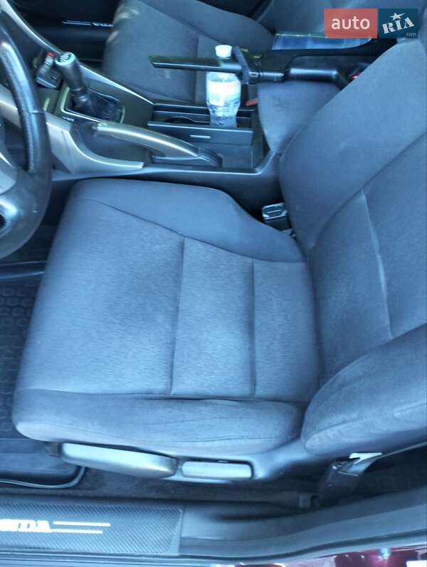 Седан Honda Accord 2010 в Ровно