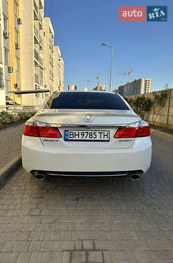 Седан Honda Accord 2014 в 