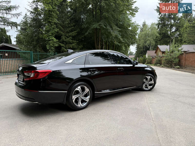 Седан Honda Accord 2018 в Львове