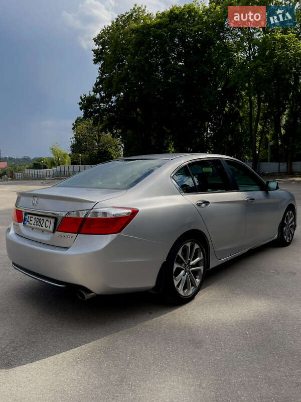 Седан Honda Accord 2013 в Днепре