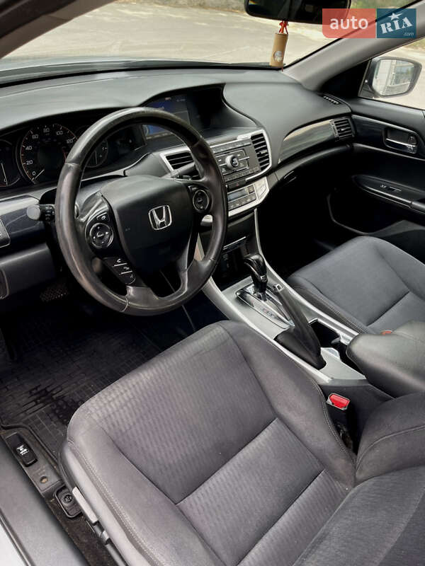 Седан Honda Accord 2013 в Днепре