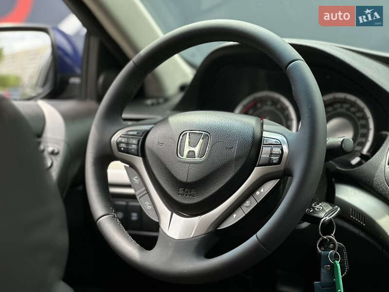 Седан Honda Accord 2010 в Львове