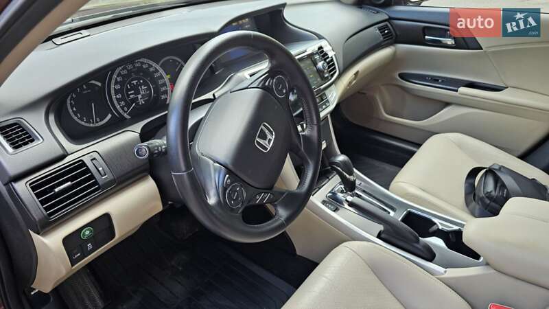 Седан Honda Accord 2014 в Києві