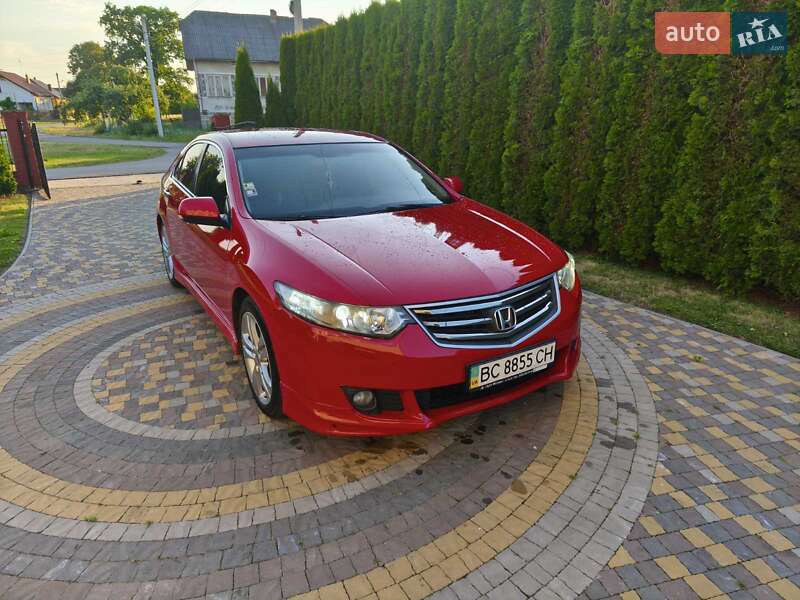 Седан Honda Accord 2010 в Стрию