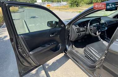 Седан Honda Accord 2013 в 
