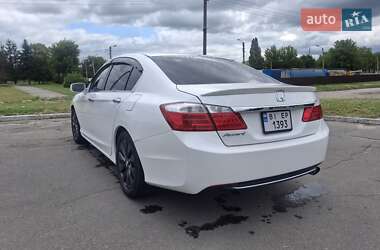 Седан Honda Accord 2015 в 