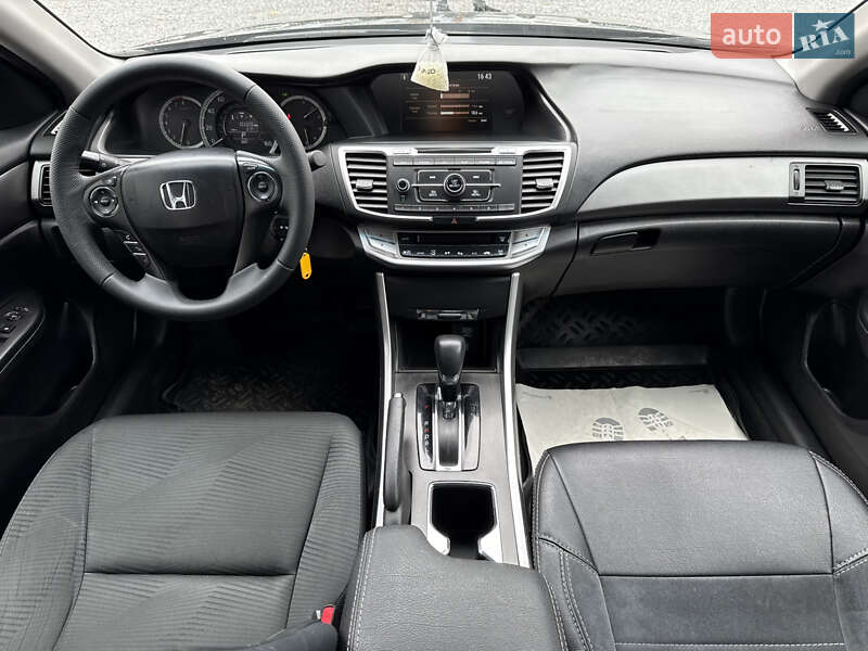 Седан Honda Accord 2015 в Стрые