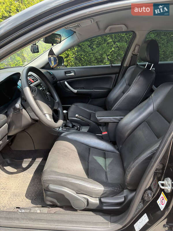 Седан Honda Accord 2003 в Киеве