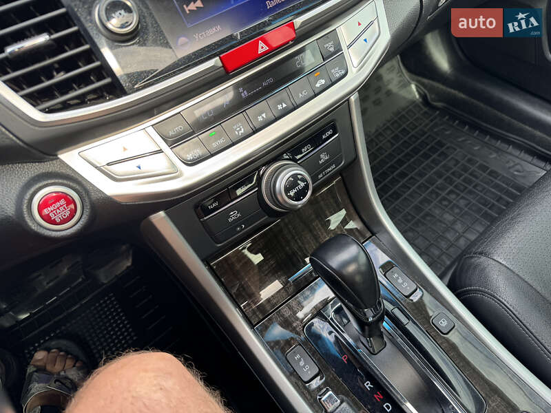 Седан Honda Accord 2013 в Києві