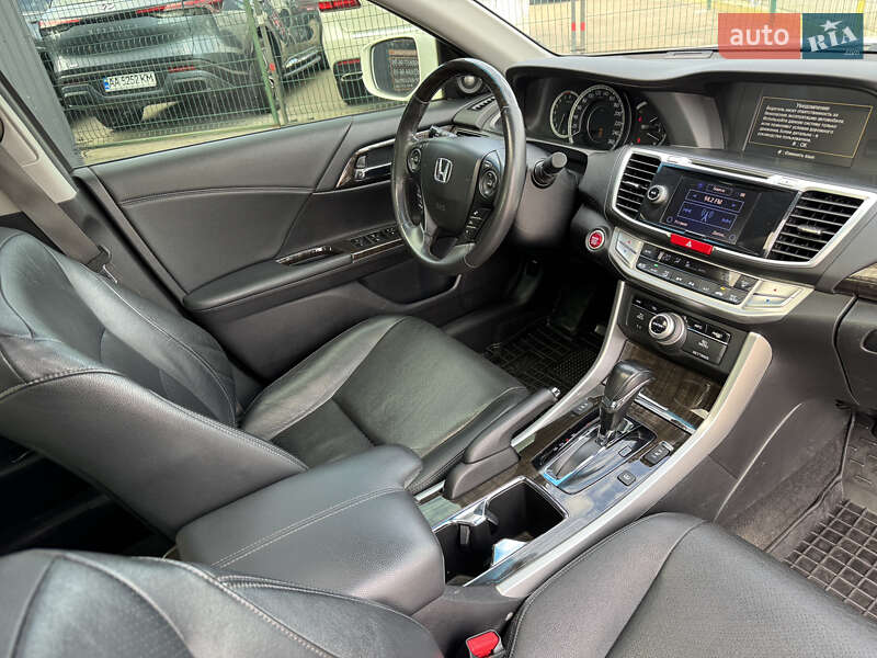 Седан Honda Accord 2013 в Києві