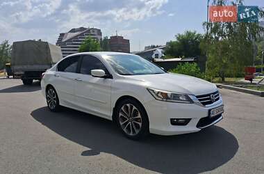 Седан Honda Accord 2015 в 