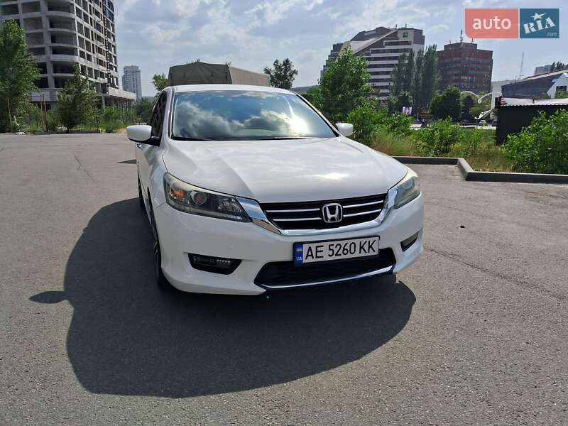 Седан Honda Accord 2015 в Дніпрі