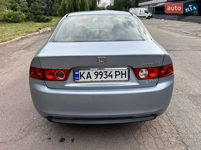 Седан Honda Accord 2004 в Киеве