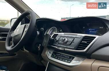 Седан Honda Accord 2013 в 