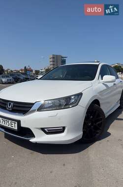 Седан Honda Accord 2013 в Новодністровську