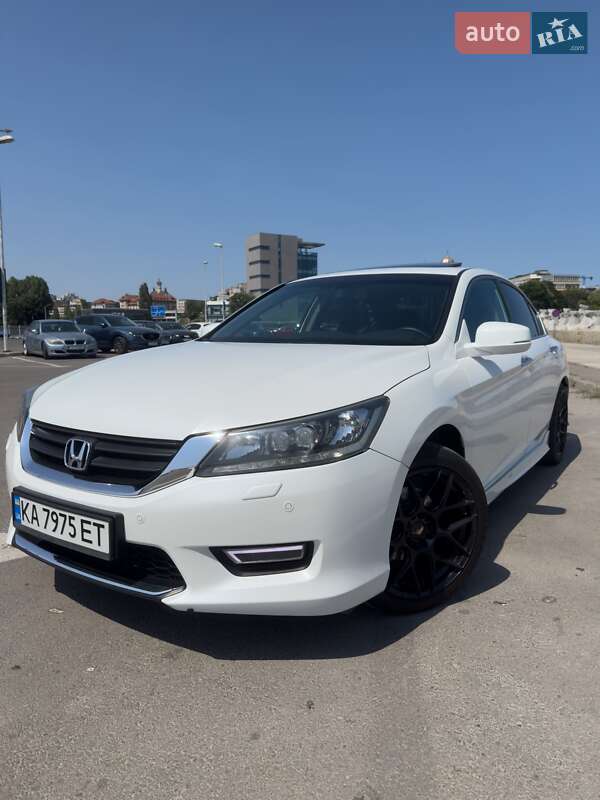 Седан Honda Accord 2013 в 