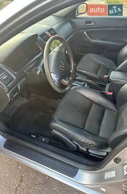 Седан Honda Accord 2004 в  фото 4 Седан Honda Accord 2004 в