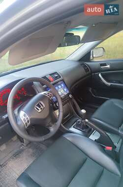 Седан Honda Accord 2004 в 