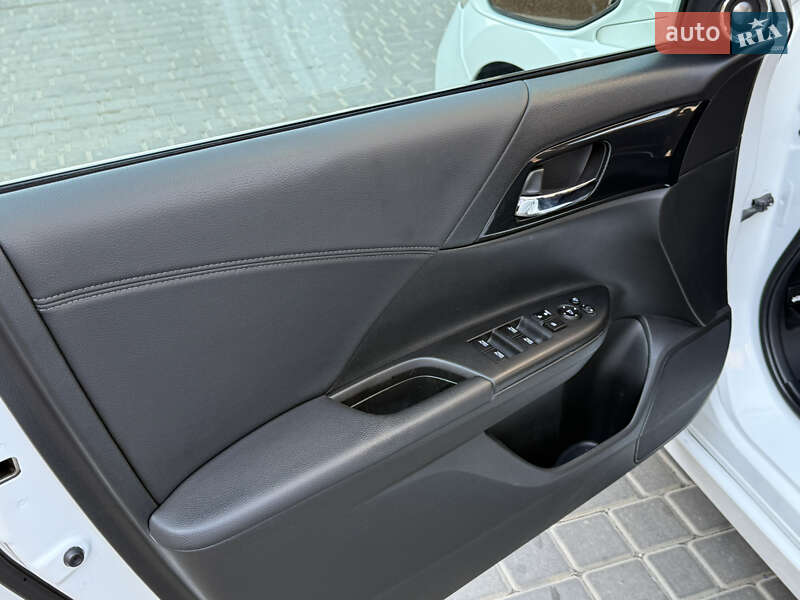 Седан Honda Accord 2015 в Одессе