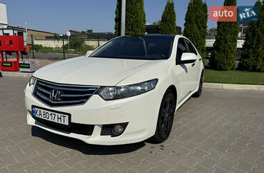 Седан Honda Accord 2010 в Києві
