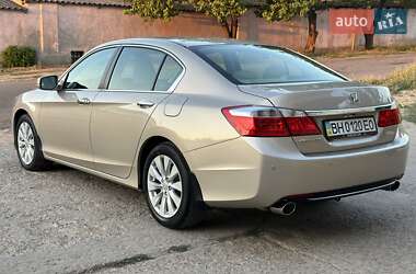 Седан Honda Accord 2013 в 