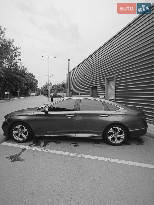 Седан Honda Accord 2019 в Киеве