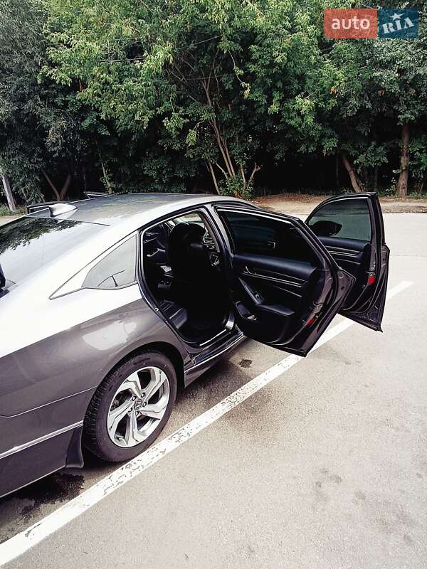 Седан Honda Accord 2019 в Киеве