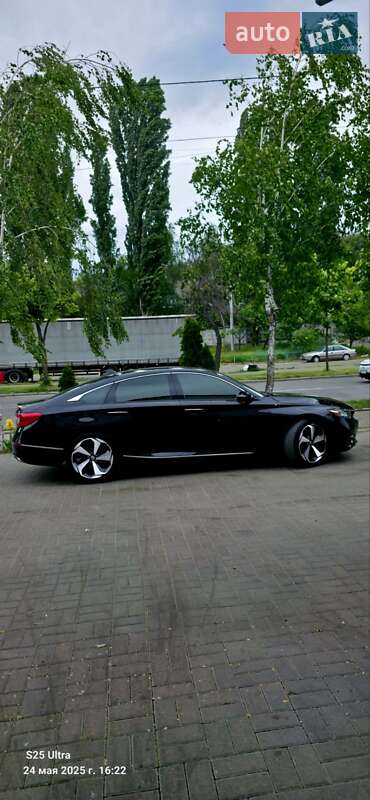 Седан Honda Accord 2018 в Киеве