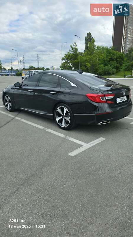 Седан Honda Accord 2018 в Киеве