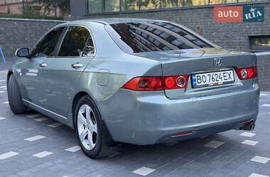 Седан Honda Accord 2004 в 