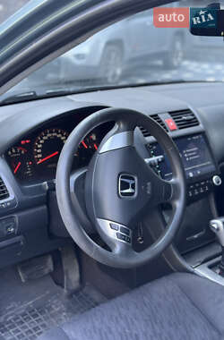 Седан Honda Accord 2004 в 