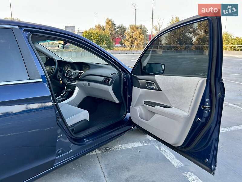 Седан Honda Accord 2013 в Киеве