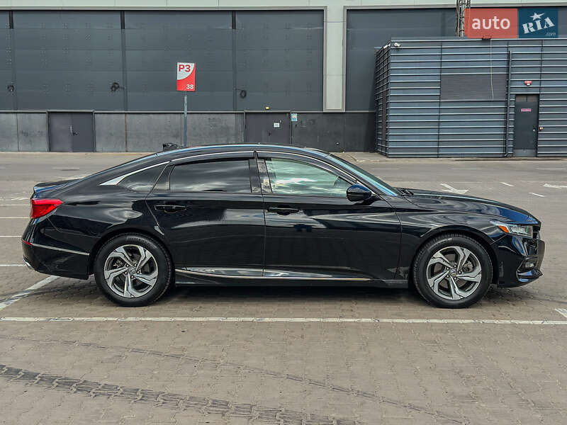 Седан Honda Accord 2019 в Киеве