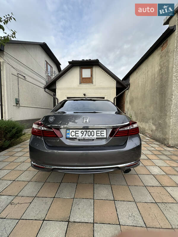 Седан Honda Accord 2017 в Чернівцях