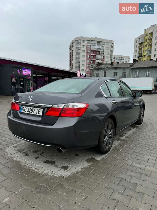 Седан Honda Accord 2012 в Львові