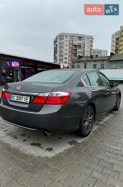 Седан Honda Accord 2012 в 