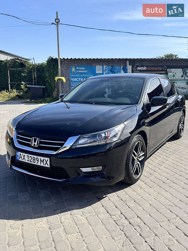 Седан Honda Accord 2015 в 