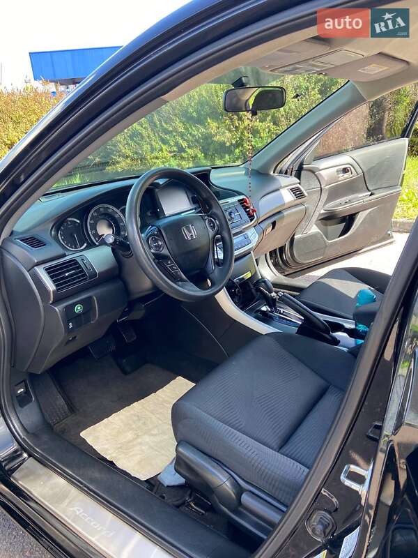 Седан Honda Accord 2015 в Дрогобичі