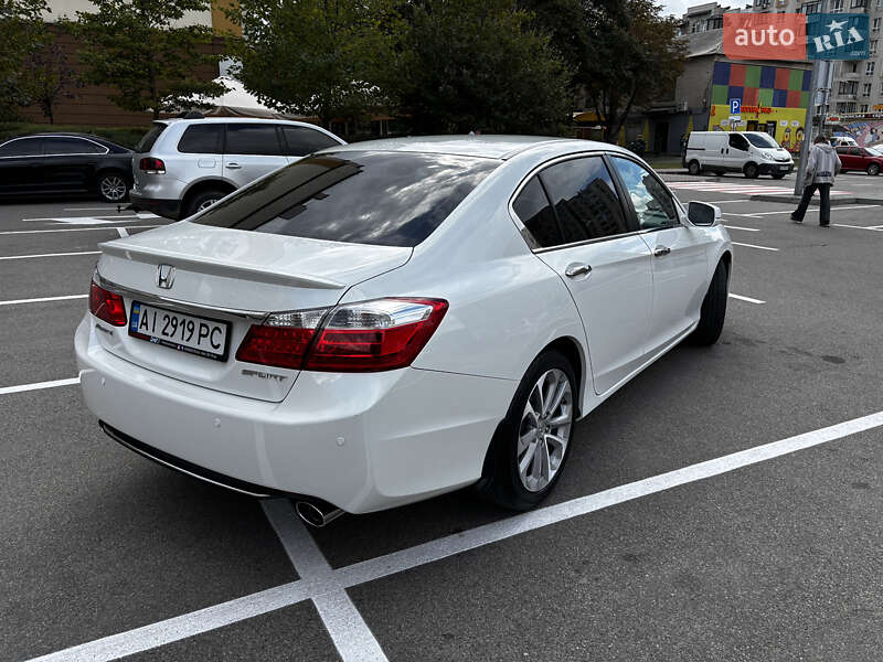 Седан Honda Accord 2013 в Софиевской Борщаговке