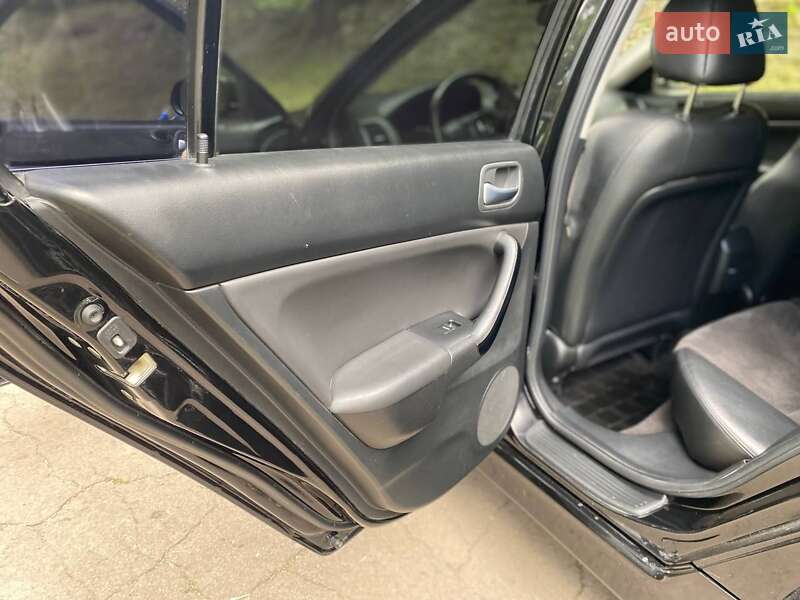 Седан Honda Accord 2007 в Остроге