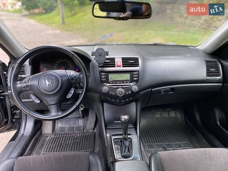 Седан Honda Accord 2007 в Остроге